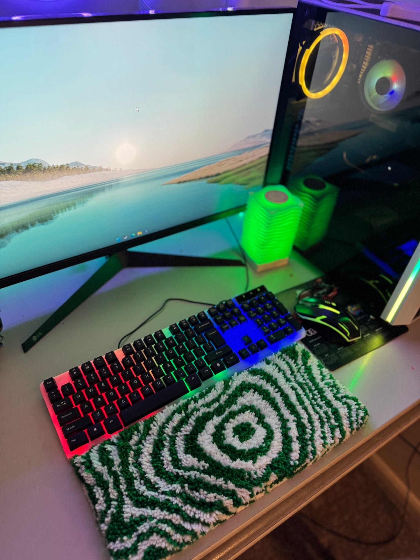 Green Illusion Keyboard Rug Pad