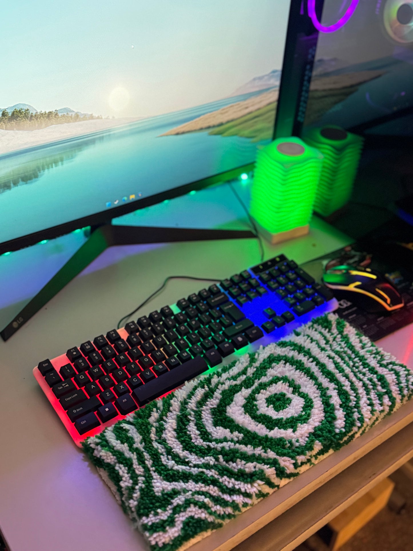 Green Illusion Keyboard Rug Pad